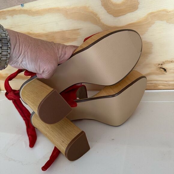 NWOT Very Volatile Heels - Picture 4 of 6